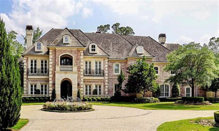 Are houses expensive in Houston?