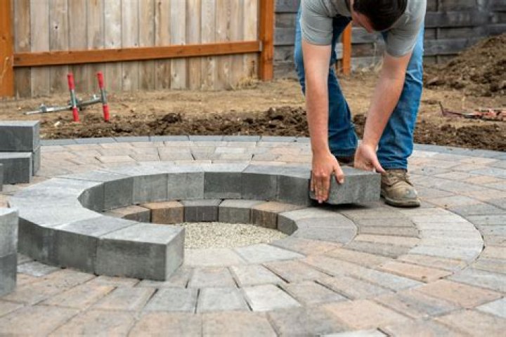 Can you build a fire pit with bricks?