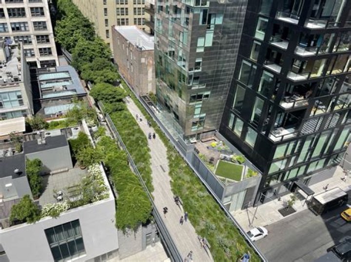 Can you get on the High Line from Chelsea Market?