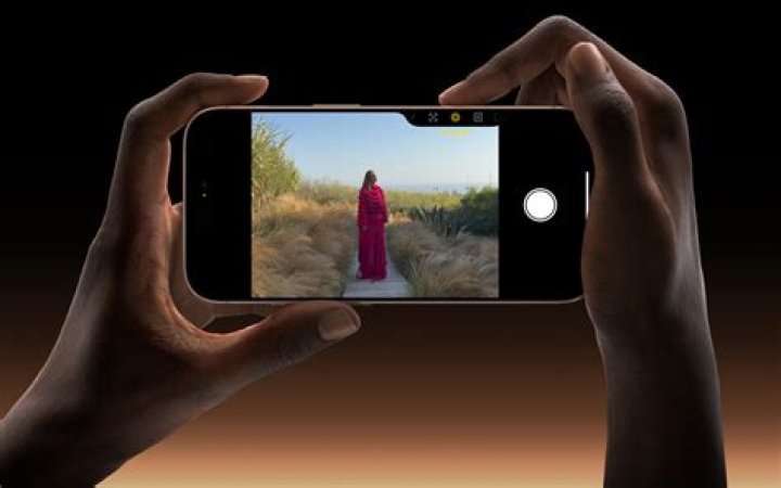 Can you title Photos on iPhone?