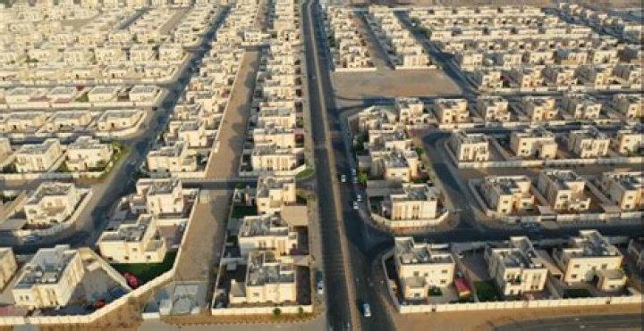 Do UAE citizens get free houses?
