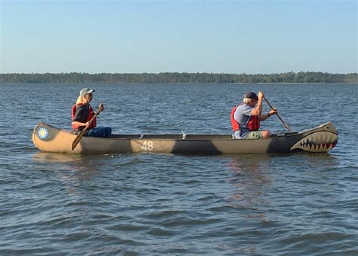 Does Grumman still make boats?