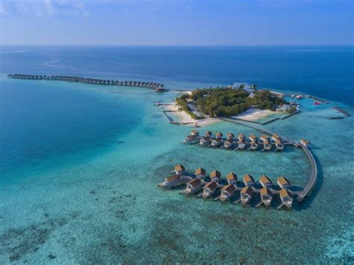 How do I get to Centara Ras Fushi Resort?