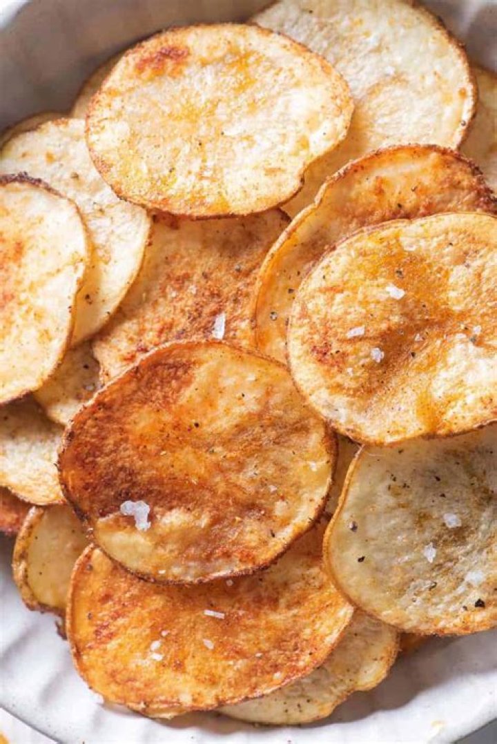 How do I make chips in the oven?