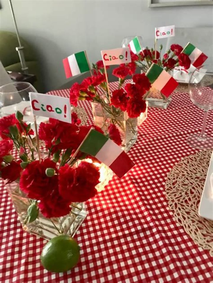 How do you decorate an Italian table?