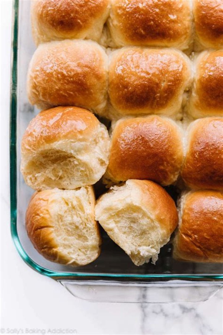How do you make bread rolls without yeast?