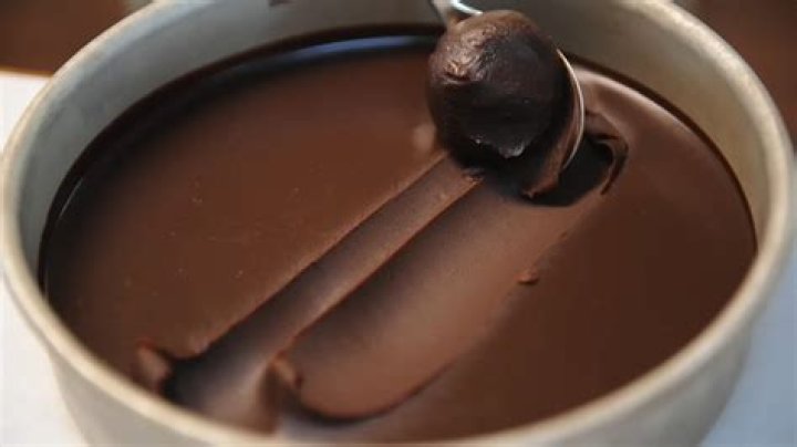 How do you thicken chocolate sauce?