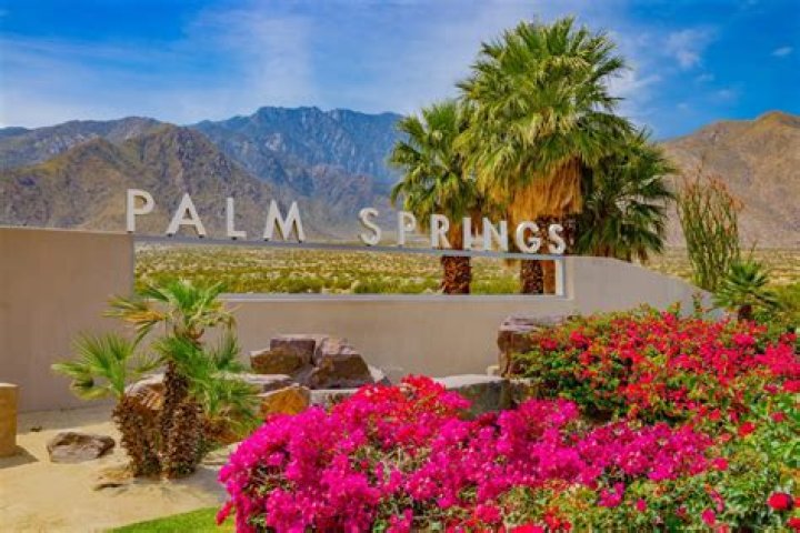 How far is Palm Springs from LA by plane?