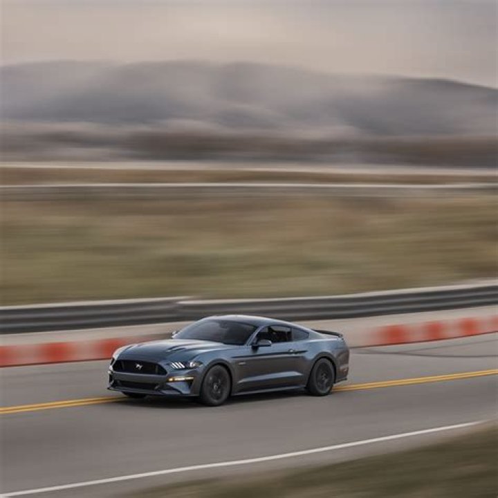 How fast does a Mustang GT go 0 60?