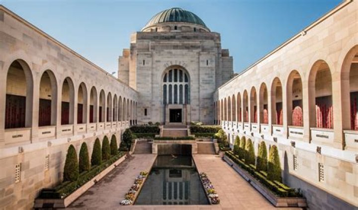 How many war memorials are in Australia?
