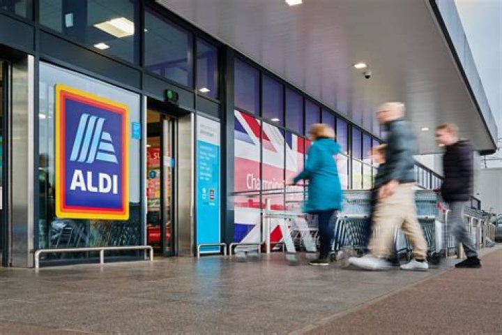 How much do Aldi store assistants get paid?