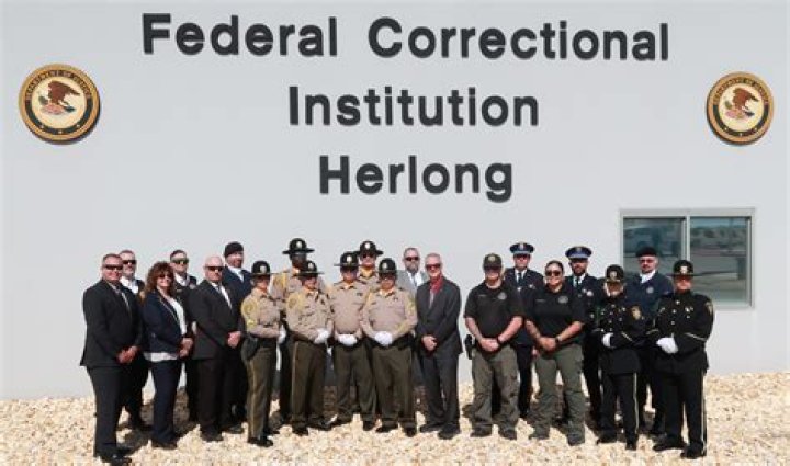 How much does a federal correctional officer make in California?