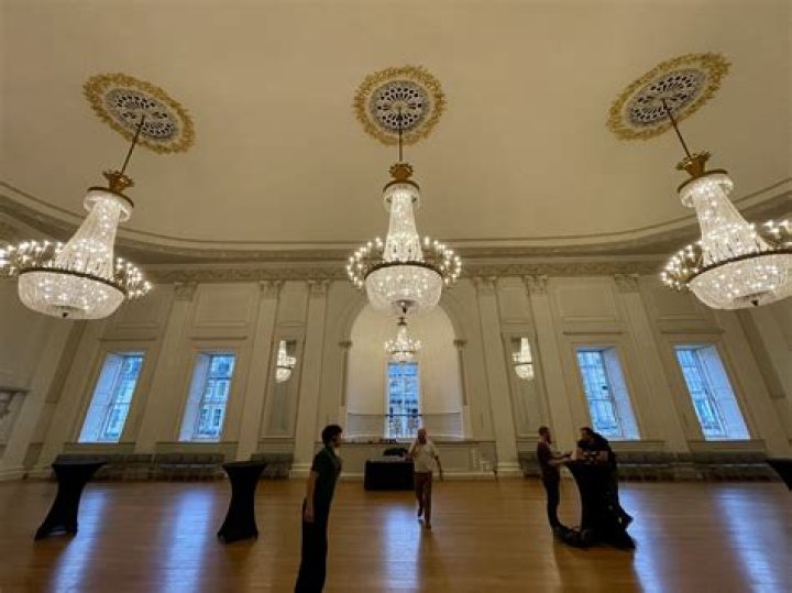 How much does it cost to rent the Staples Center for a night?