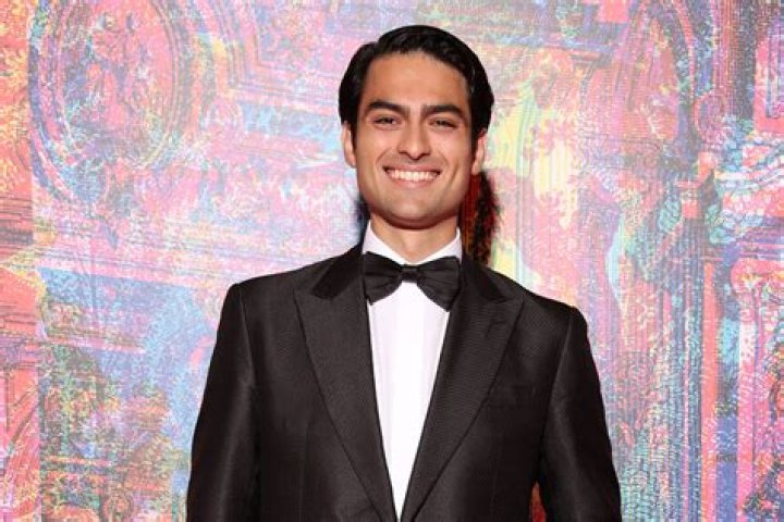 How old is Abraham Mateo?