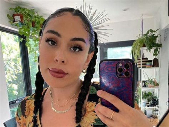 How old is ihascupquake?