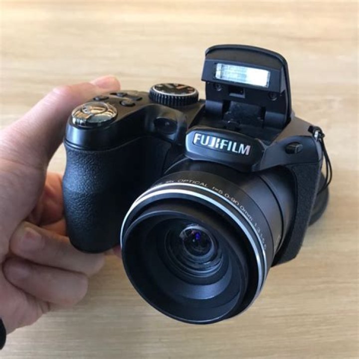 Is Fujifilm FinePix S2980 DSLR?
