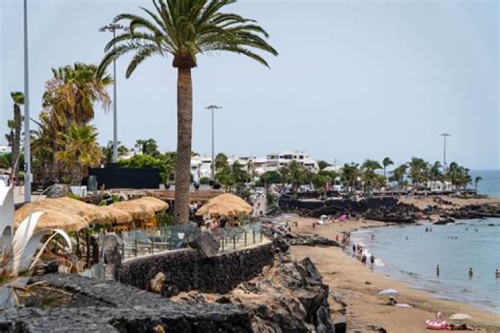 Is Puerto del Carmen or Playa Blanca nicer?