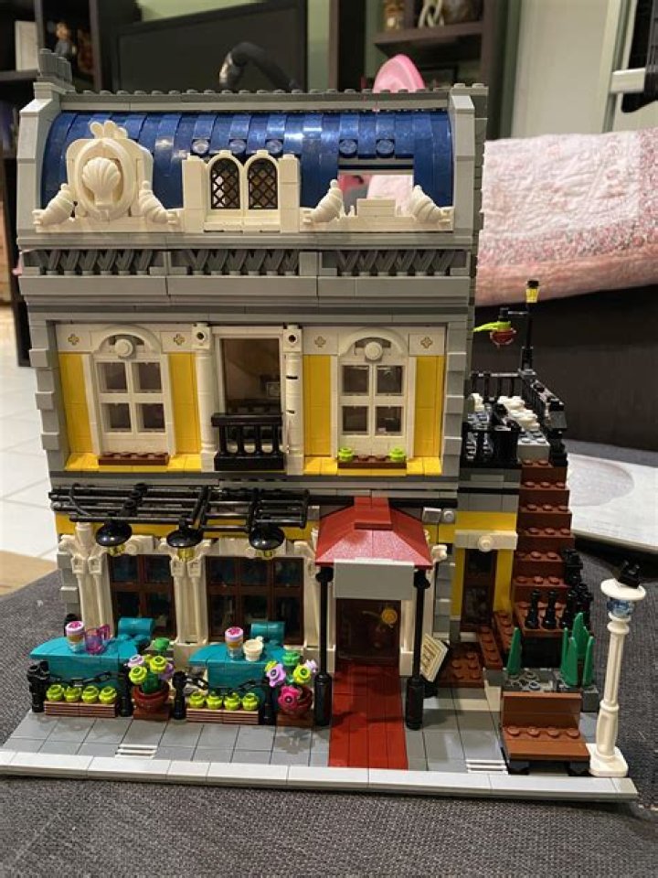 Is the LEGO Parisian Restaurant retiring?