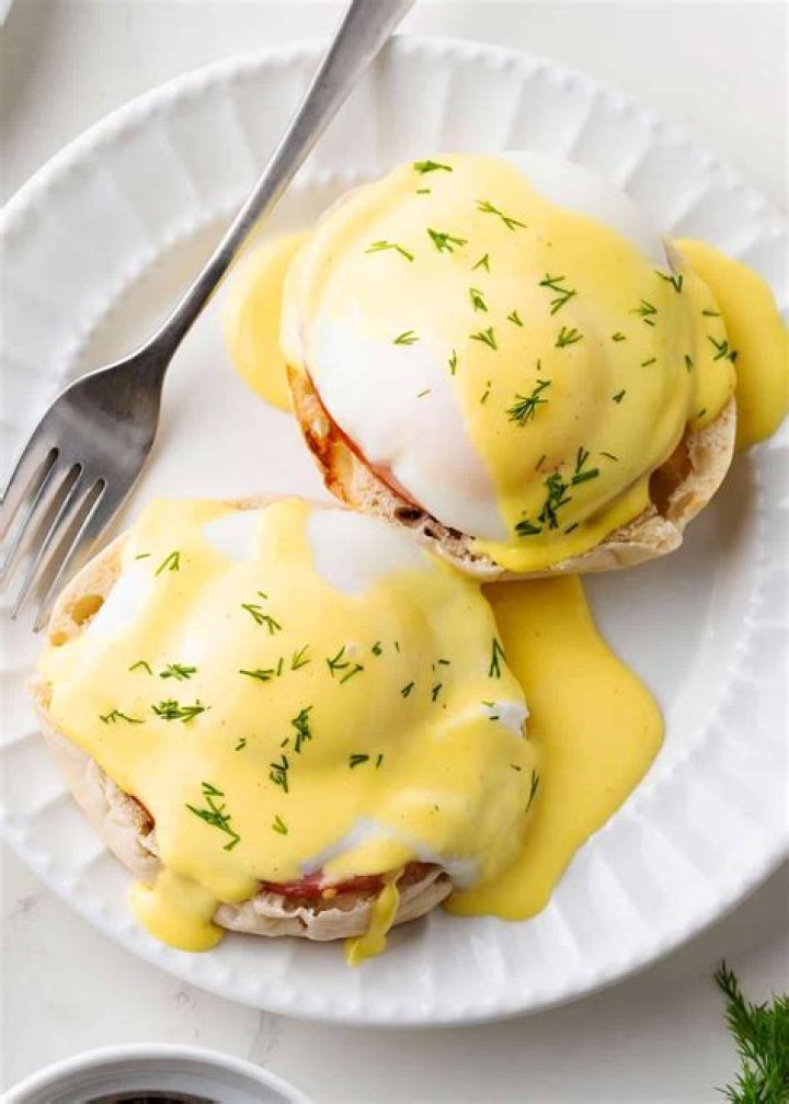 What do I do if my hollandaise sauce is too thin?