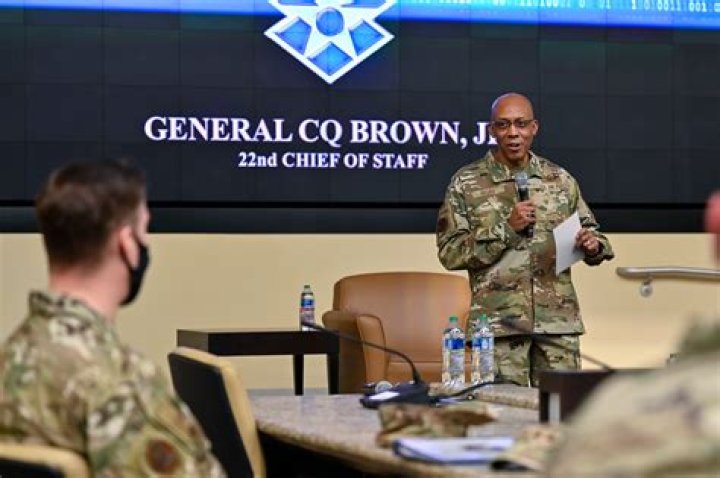 What do you say when presenting a memorial scholarship?