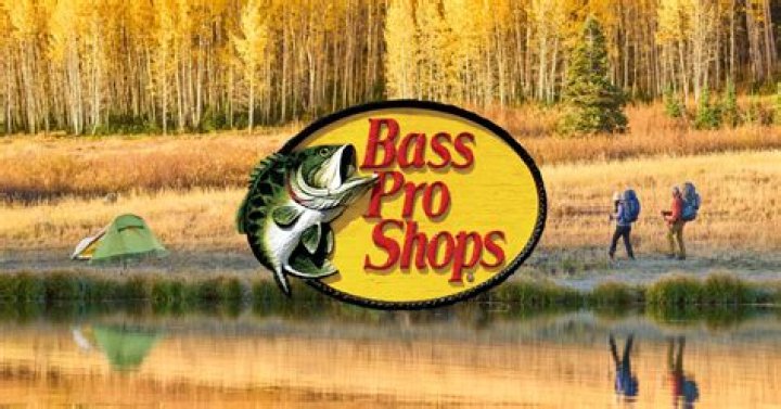 What is the starting pay at Bass Pro Shops?