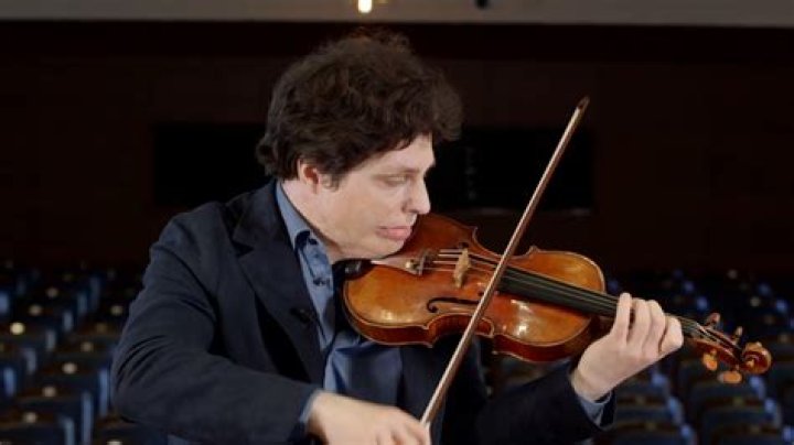 What is wrong with Augustin Hadelich face?
