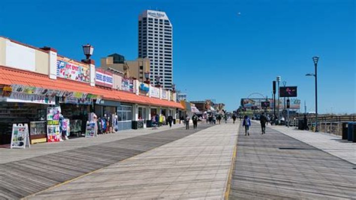 What shops are on the Atlantic City boardwalk?