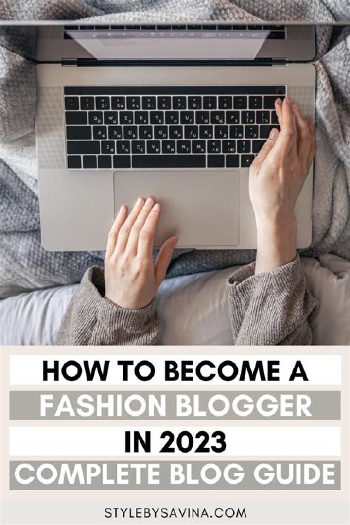 What websites do fashion bloggers use?