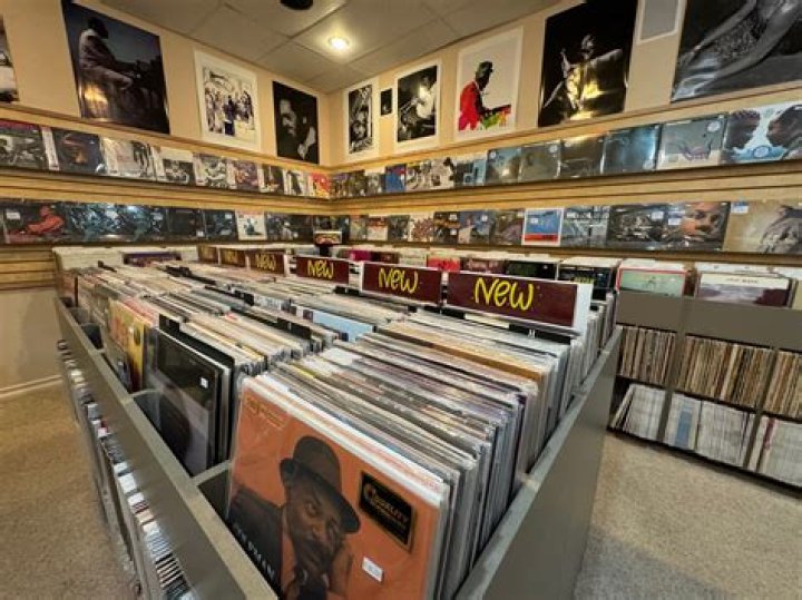 Where can I buy vinyl records online in Australia?