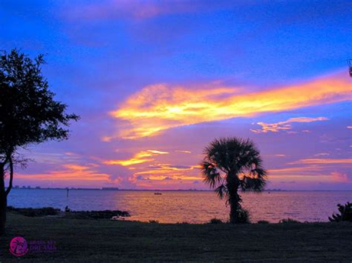 Where is Sunset Point Siesta Key?