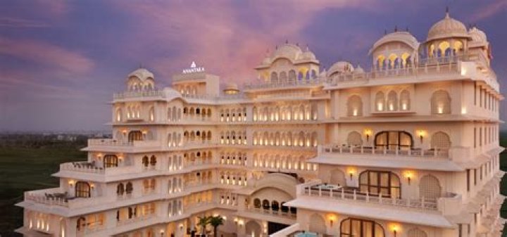 Where is the 3 star hotel in Jaipur?