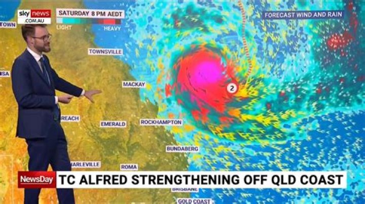 Which cyclone is coming to Tamilnadu?