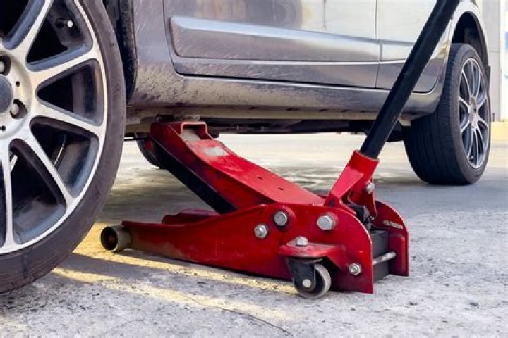 Which is best hydraulic jack for car?