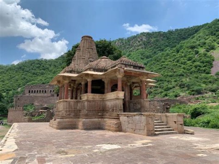 Which is the haunted fort in Rajasthan?