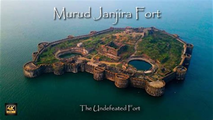 Who built Janjira Killa?