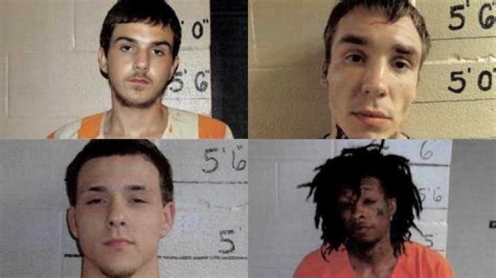Who escaped from Oklahoma jail?