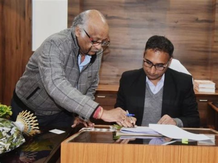 Who is district collector of Jodhpur?