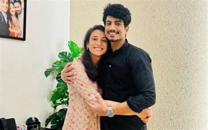 Who is husband of Roja?