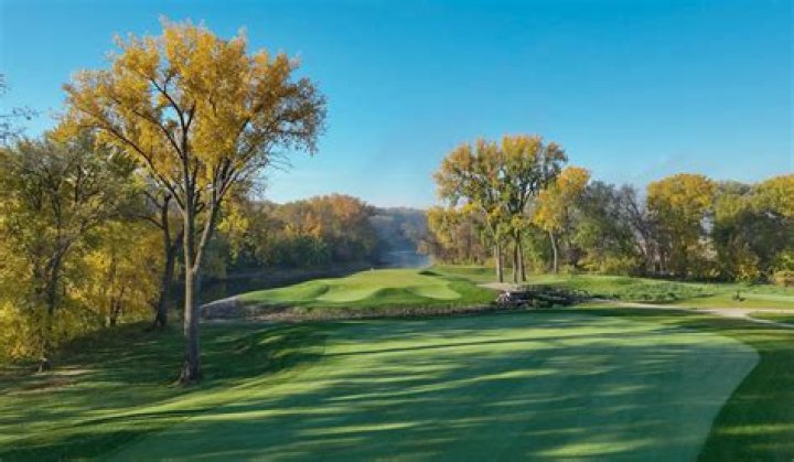 Who owns Fox Hollow Golf Course?
